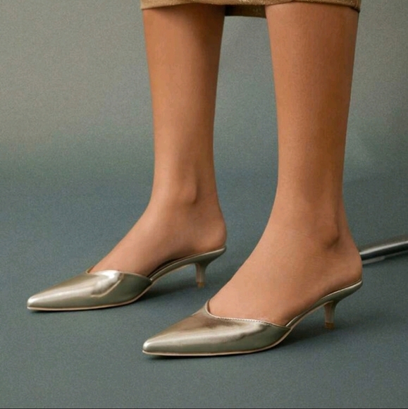 WomenElegant Light Gold Patent Pu Leather Stylish Chic Low Heel Pointed-Toe Shoe - Picture 1 of 5